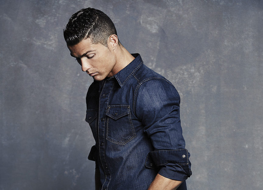 Look com jaqueta ou camisa jeans sempre muito legal  Ronaldo, Cristiano ronaldo  style, Cristiano ronaldo