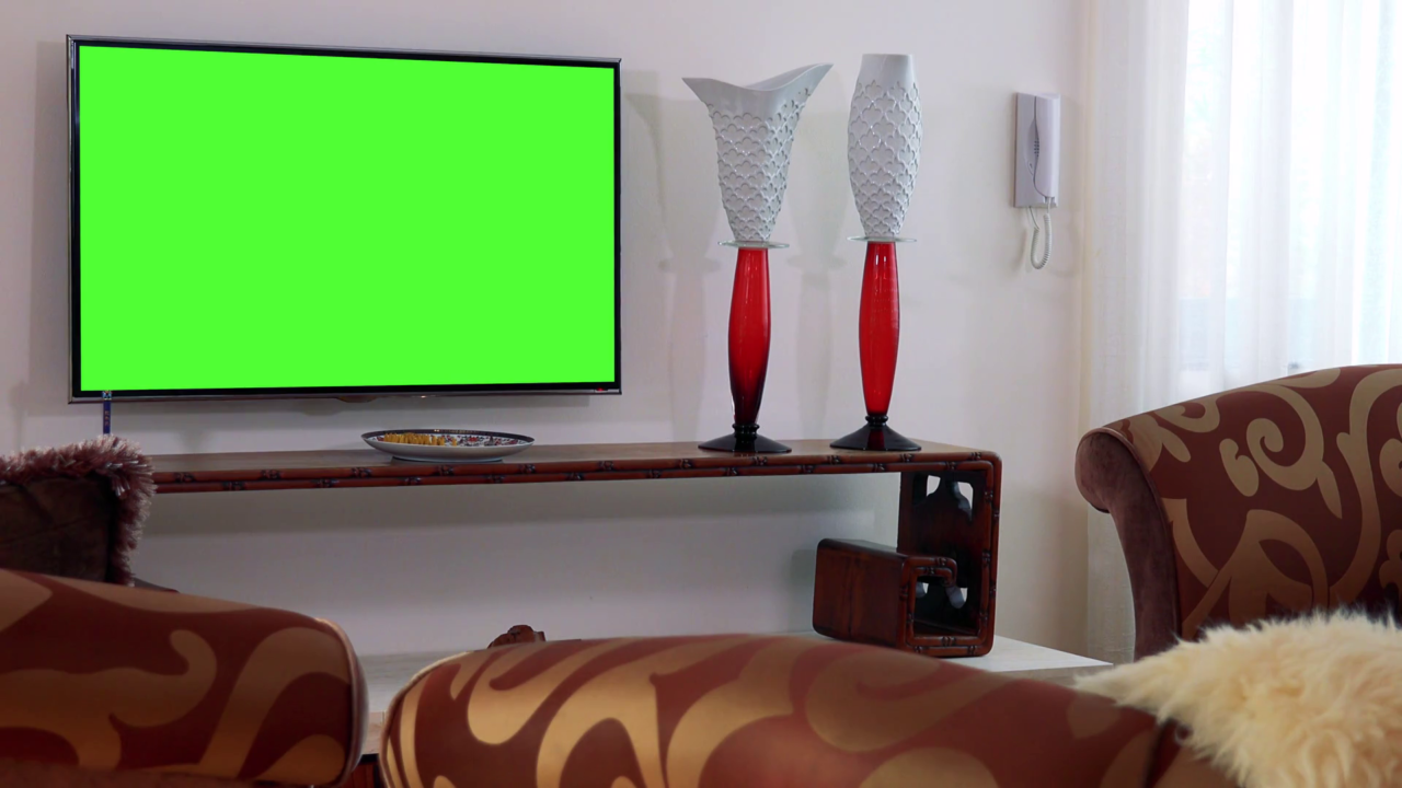 Телевизор с зеленым экраном. Телевизор на зеленом фоне. Телевизор хромакей. Зеленый экран телевизора в комнате.