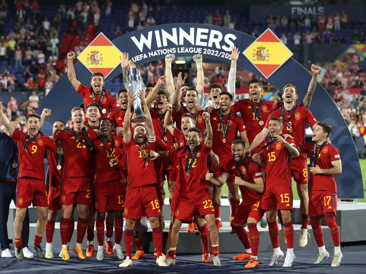 Inglaterra marca três vezes no primeiro tempo e supera Espanha pela Liga  das Nações, Esportes