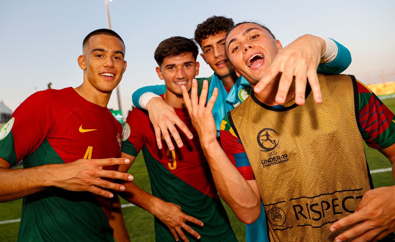 Seleção sub-19: Portugal vice-campeão da Europa - Desporto - SÁBADO