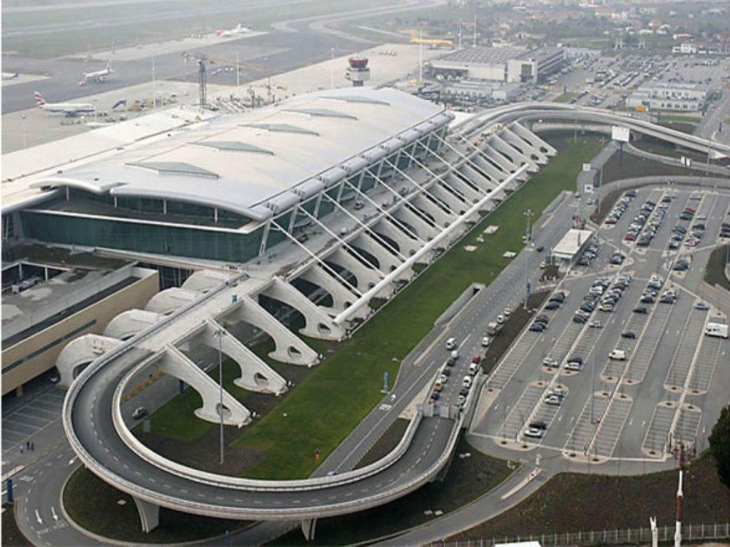 Sabe que o acesso ao aeroporto do Porto tem novas regras? - BOM DIA