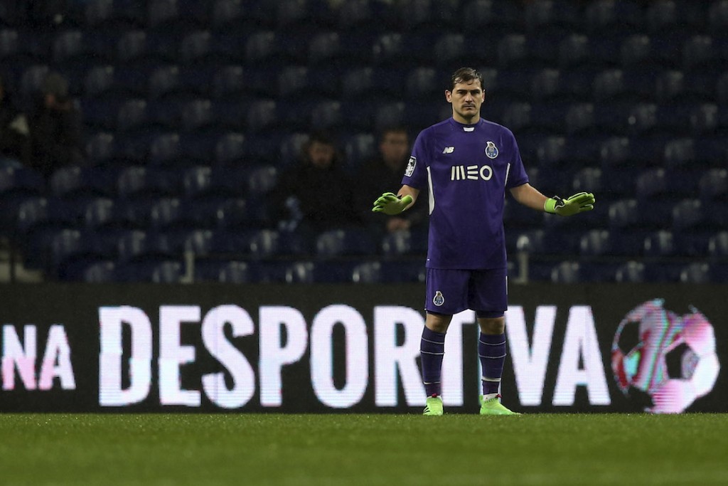 FC Porto's goalkeeper Iker Casillas reacts during the Portuguese First League soccer match against Arouca held at Dragao stadium in Porto, Portugal, 07 February 2016. ESTELA SILVA/LUSA
